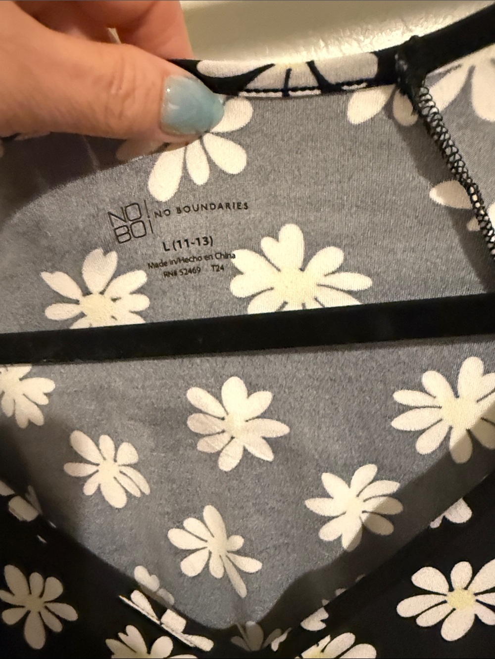 No Boundaries Black Daisy Print V-Neck Short Sleeve Dress - Picture 3 of 3